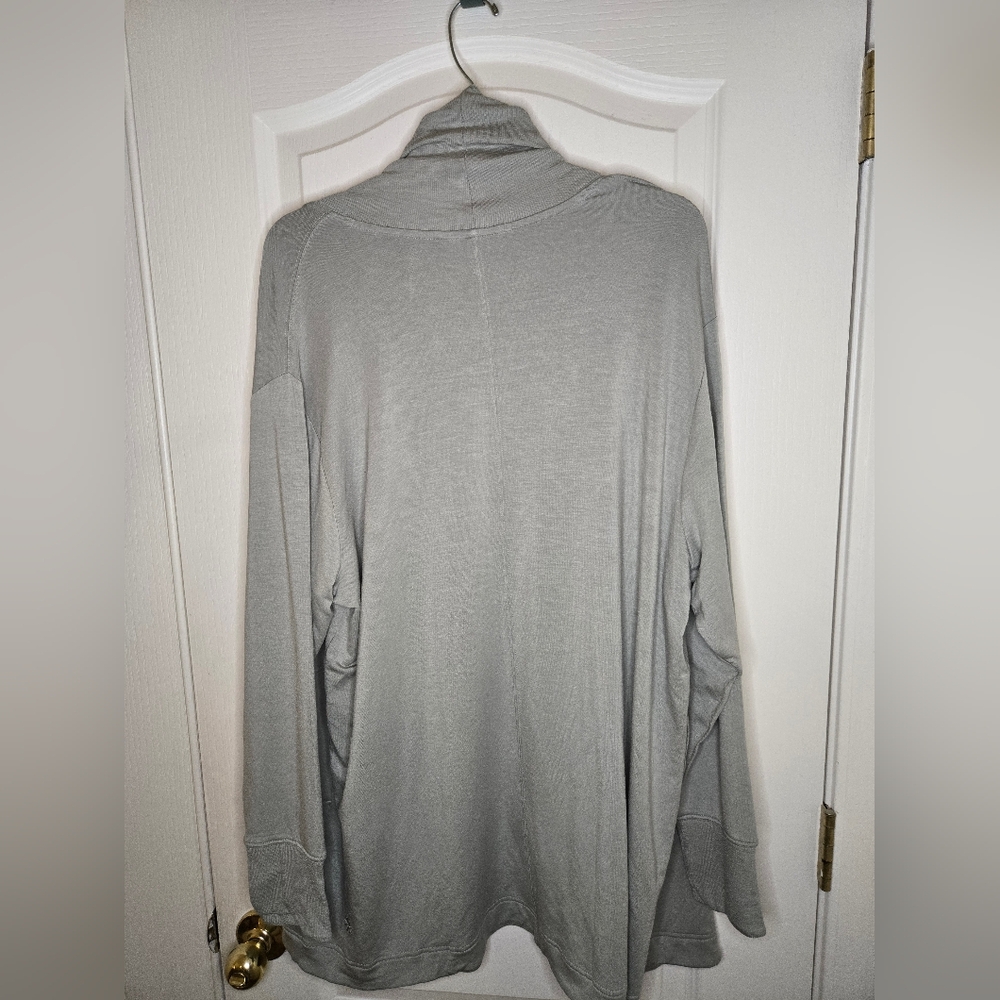 Athleta Pranayama Restore Wrap in Fern Green - Picture 2 of 3